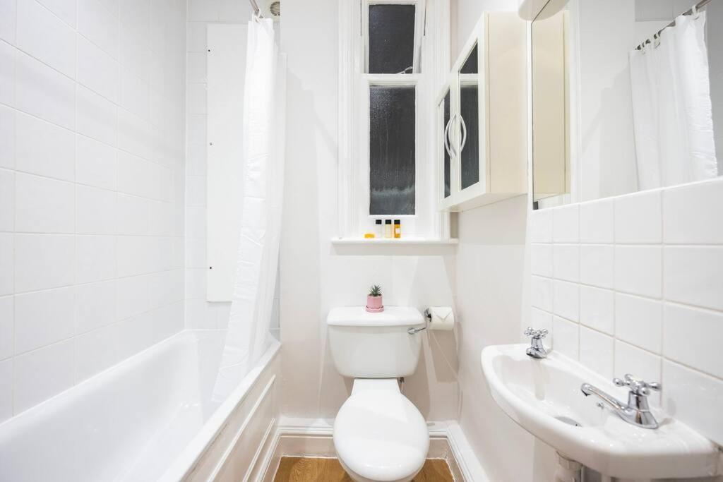 Stylish Studio In Leicester Square Лондон Екстер'єр фото